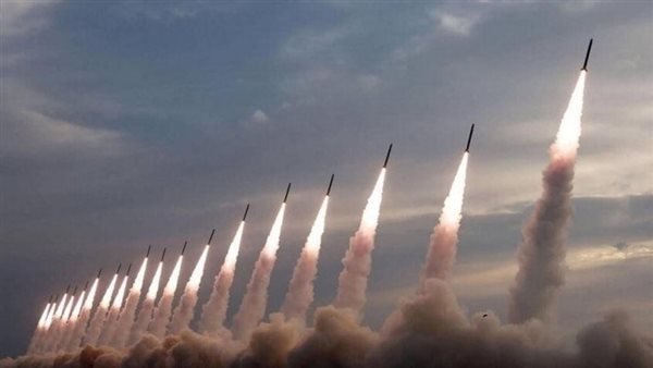 قناة عبرية: دوي صفارات الإنذار شمال وجنوب إسرائيل جراء إطلاق صواريخ بشكل متزامن من إيران ولبنان