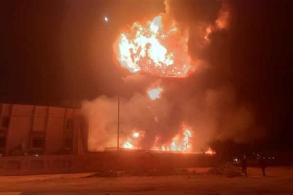 انتداب المعمل الجنائي لمعاينة موقع نشوب حريق ورشة أخشاب في 6 أكتوبر