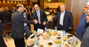 محافظ أسيوط يشهد إفطارا جماعيا بمطرانية الأقباط الكاثوليك