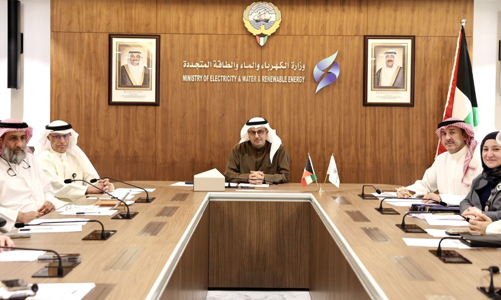 وزير الكهرباء يبحث مع قياديي الوزارة جاهزية واستعداد مختلف القطاعات في ظل الظروف الراهنة