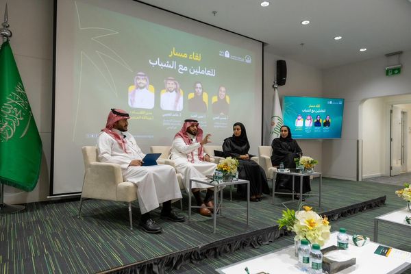 "وارف" يناقش تطوير البرامج الشبابية