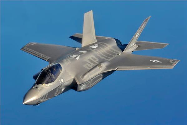 الحرس الثوري يعلن إصابة مقاتلة F-35 أمريكية.. CNN تؤكد هبوطها اضطرارياً في قاعدة بالمنطقة