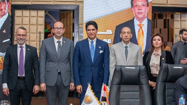 عويضة يتوسط أبو هشيمه وحازم عمر فى أول لقاء تنظيمى للشعب الجمهورى