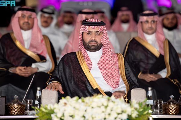 أمير منطقة جازان يرعى حفلَ تخريج الدفعة الـ(21) من طلبة جامعة جازان