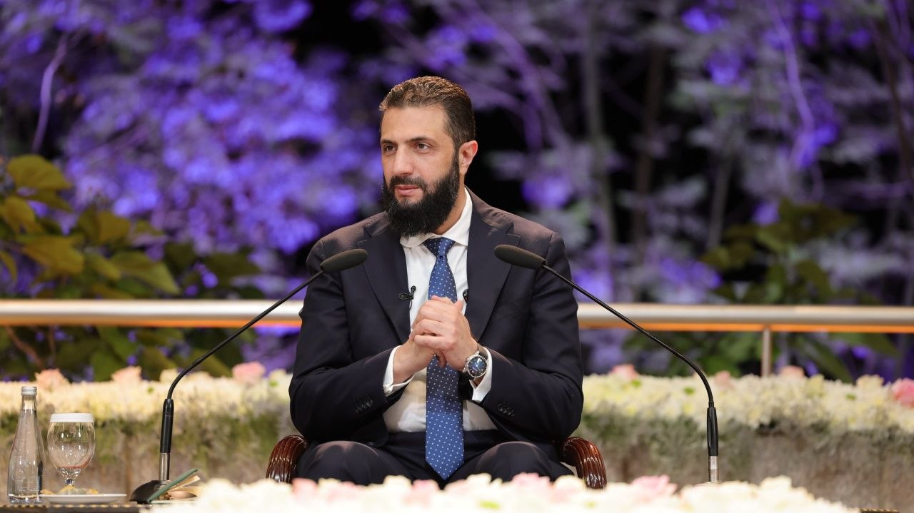 الشرع يلتقي وجهاء وأعيان ريف دمشق ويؤكد أهمية التواصل المباشر مع المواطنين