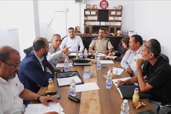بعد وقوع وفيات وإصابات.. «العمل» تبحث إجراءات السلامة في الحفارات النفطية