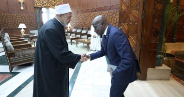 شيخ الأزهر يستقبل سفير مالي ويؤكد استعداد الأزهر لزيادة المنح الدراسية