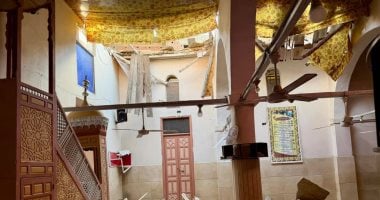 أوقاف الفيوم تغلق مسجد السيدة مؤنشة بقرية اللاهون بعد سقوط جزء من السقف