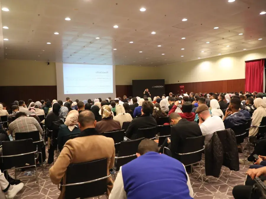الملتقى الوطني لبرنامج تأهيل القادة الشباب بوهران: تنظيم مبادرات شبابية مجتمعية