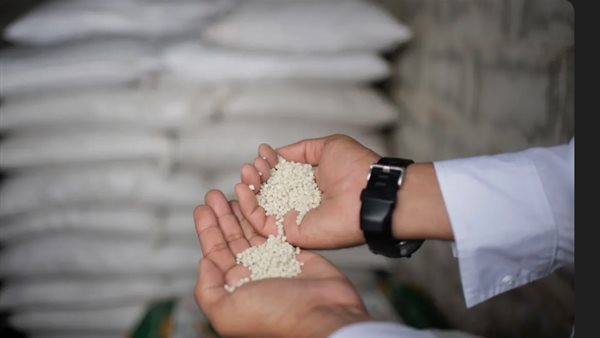 وزارة الزراعة تكشف حقيقة إلغاء صرف الأسمدة للمزارعين ( فيديو)