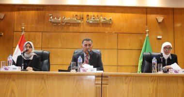 محافظ القليوبية: التوسع فى الخدمات الإلكترونية والاستماع الجاد لشكاوى المواطنين