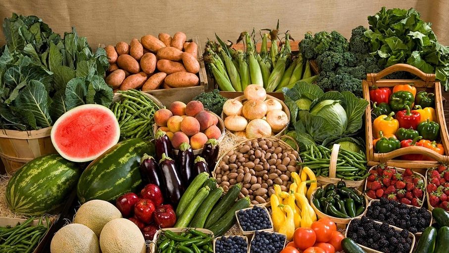 أسعار الخضار والفواكه في السوق المركزي الأربعاء...