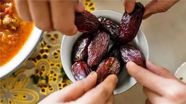 معهد التغذية: الإفطار التدريجي في رمضان يضمن الصحة والتمر يهيئ المعدة للطعام ( فيديو)
