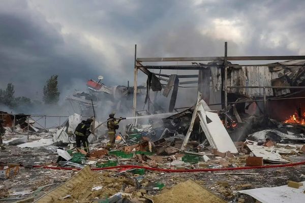 أوكرانيا: مقتل شخصين وإصابة 19 آخرين في هجوم روسي بالصواريخ والمسيرات