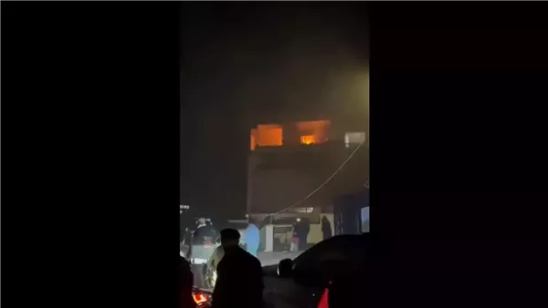 لحظة استهداف إسرائيل شقة سكنية في بلدة "عرمون" بالضاحية الجنوبية لبيروت (فيديو)