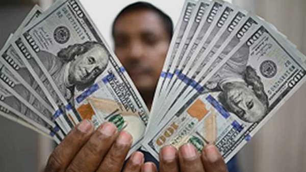 سعر الدولار أمام الجنيه اليوم الأربعاء 8-7-2026 في بداية التعاملات