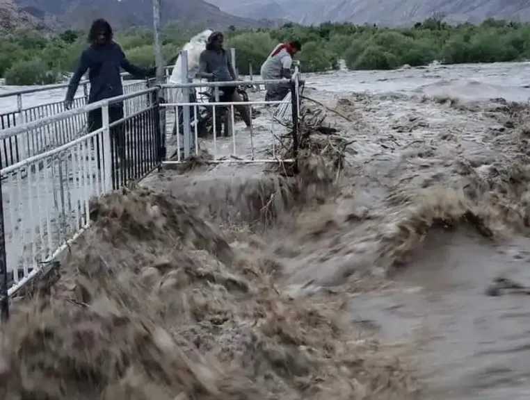 كارثة مفزعة تضرب اليمن.. وفاة وإصابة 77 شخصاً وتضرر نحو 12 ألف منزل ومأوى بسبب الفيضانات
