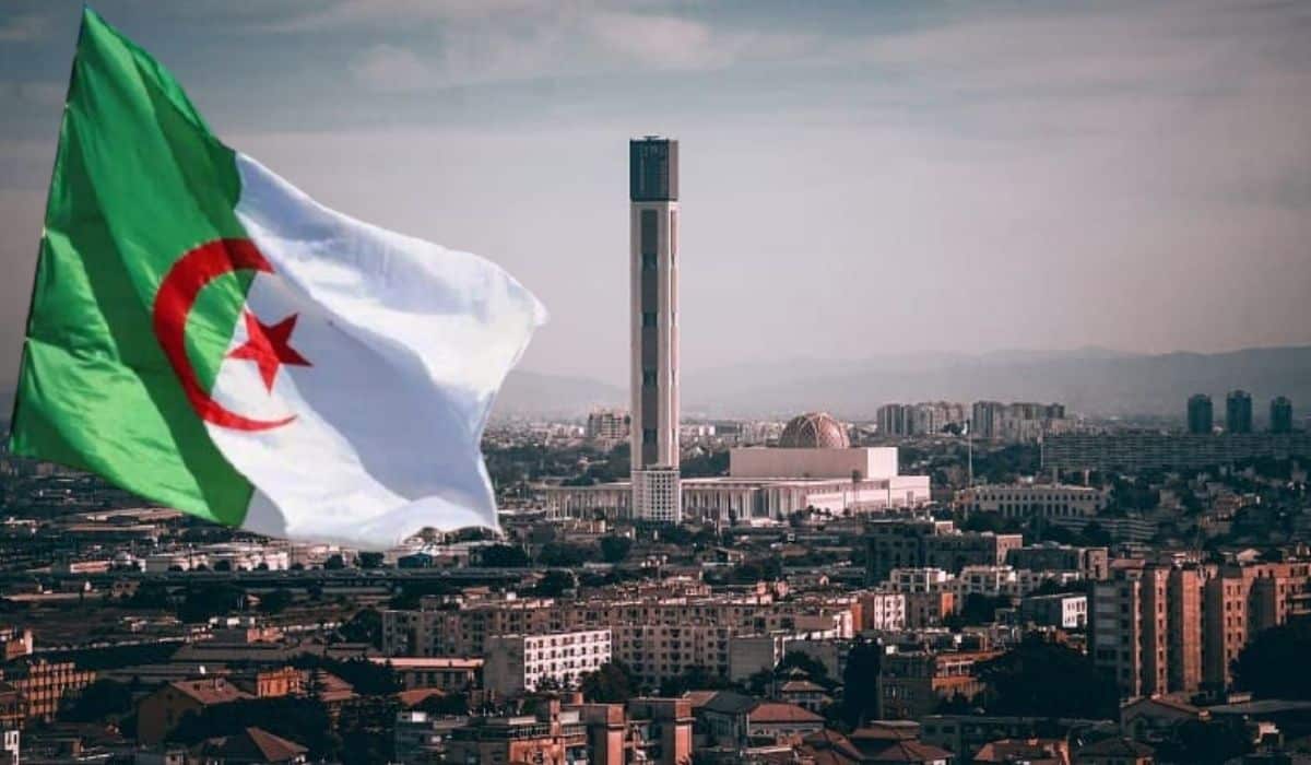 صدور القانون العضوي المتعلق بتنظيم الأحزاب السياسية في الجزائر
