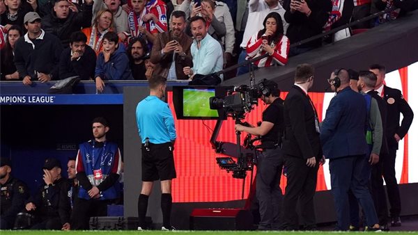 احتجاج كتالوني.. برشلونة يشكو التحكيم بعد الإقصاء الأوروبي