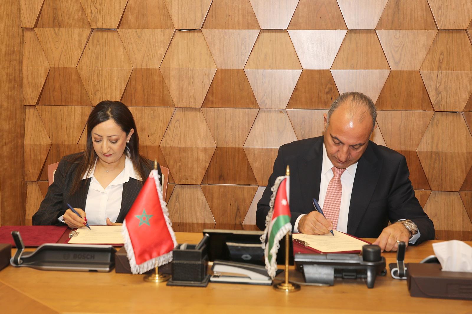 التوقيع على اتفاقية توأمة وتعاون بين مدينتي الرباط وعمان