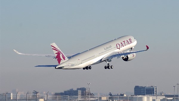قطر تبدأ تشغيل عدد محدود من الرحلات الجوية لدعم المسافرين العالقين