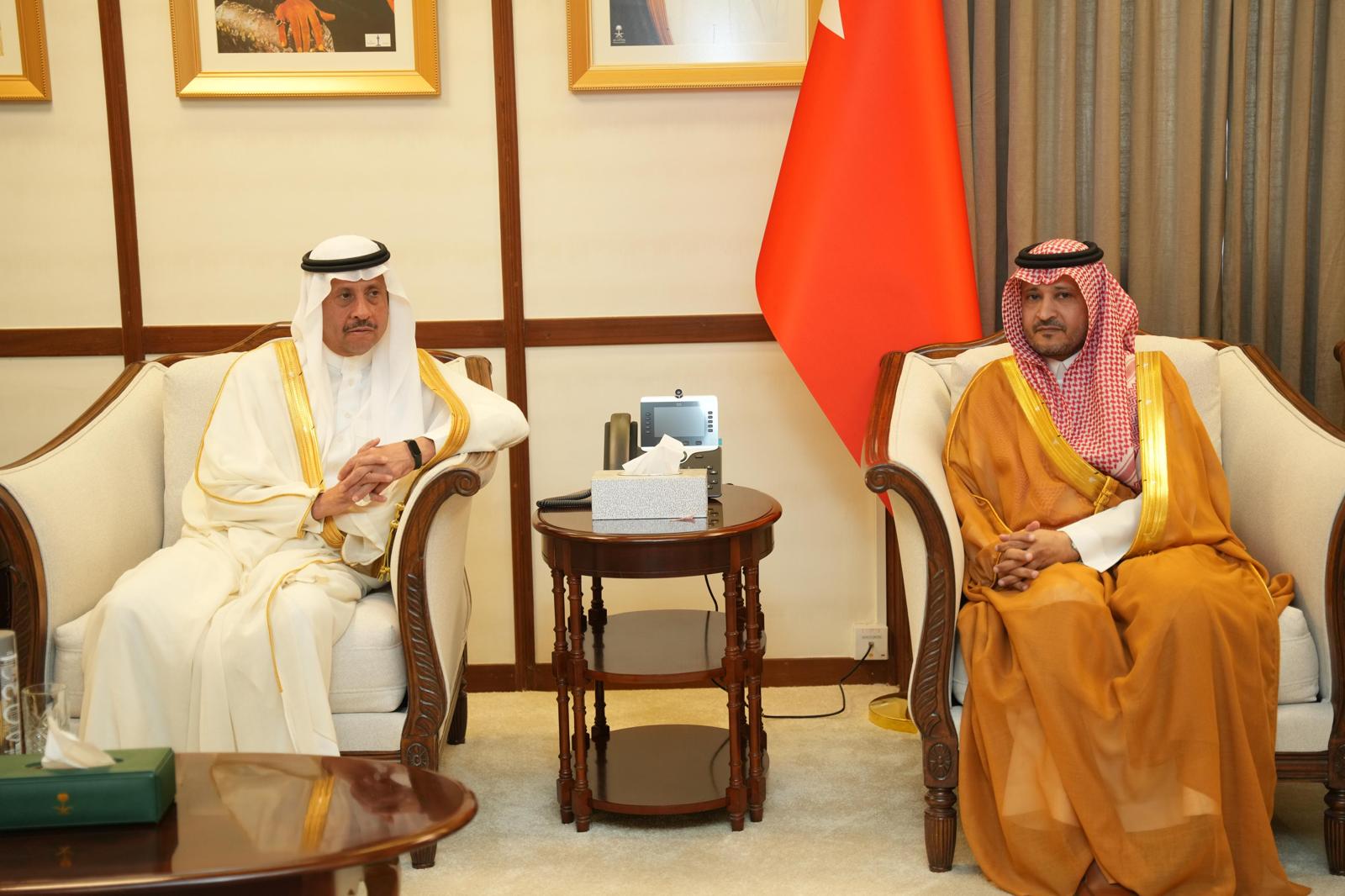 سفير خادم الحرمين لدى البحرين نايف السديري يستقبل المواطنين المهنئين بعيد الأضحى بمبنى السفارة