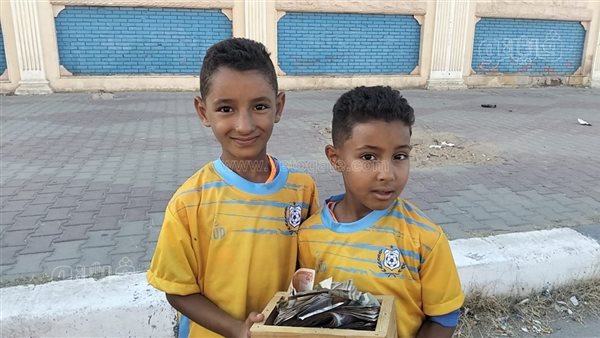 توأمان من الإسماعيلية يتبرعان بتحويشة الحصالة للنادي الإسماعيلي (فيديو)