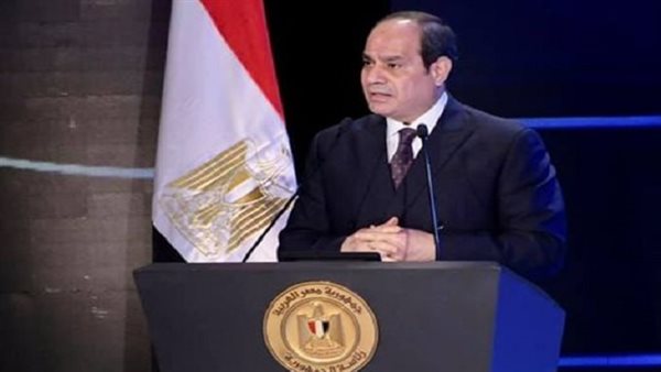 السيسي يطالب الحكومة بتوضيح الأمور بشأن الأزمات الراهنة وتحقيق الشفافية