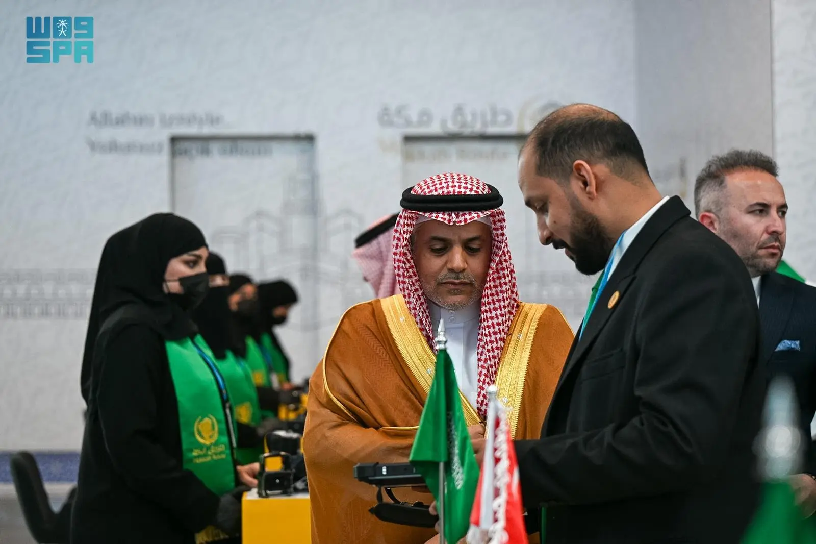 القنصل العام للمملكة يزور صالة مبادرة طريق مكة بمطار إسطنبول الدولي