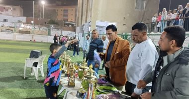 تكريم اللاعبين في الدورة الرمضانية بمركز التنمية الشبابية في كوم أمبو