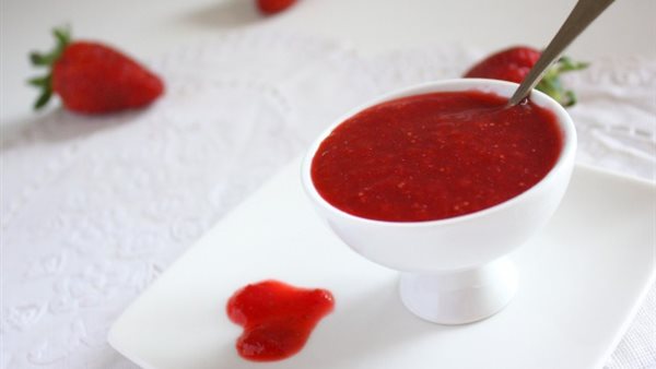 لتزيين حلوياتك، طريقة عمل صوص الفراولة