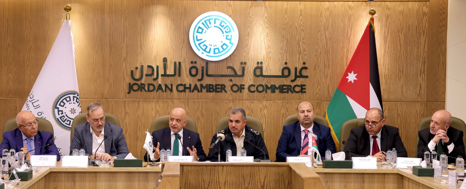 جو 24 : تجارة الأردن تعقد اجتماعاً موسعاً لبحث تعزيز تجارة الترانزيت