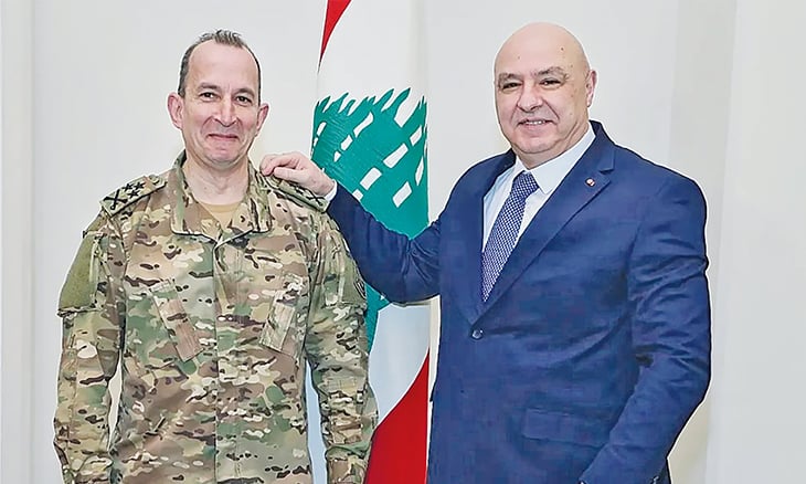 الرئيس اللبناني يبدّد الأجواء عن خلاف مع قائد الجيش وعن توجه لإقالته رافضاً التشكيك والافتراء