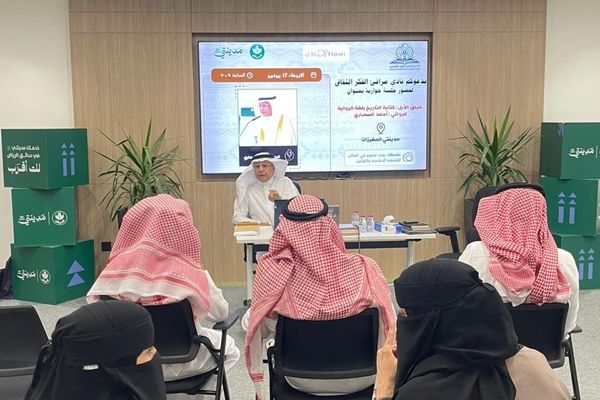 السماري ، يستعرض كتابة التاريخ ، بلغة الرواية ،في نادي مرافي الفكر الثقافي