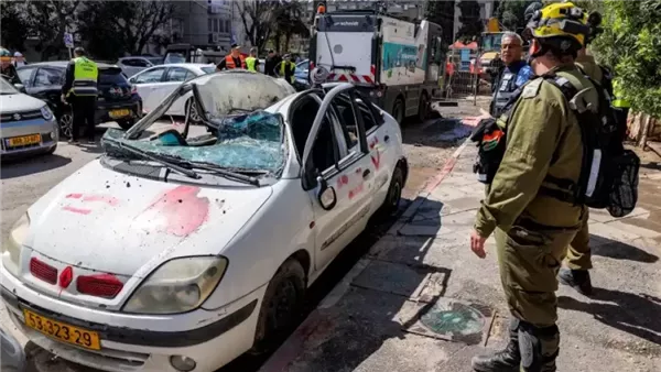 إعلام عبري: قتيلان في "رامات جان" وإصابات خطرة في تل أبيب جراء سقوط صواريخ انشطارية