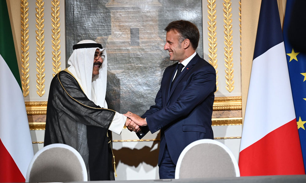 سمو أمير البلاد يتلقى اتصالا هاتفيا من الرئيس الفرنسي