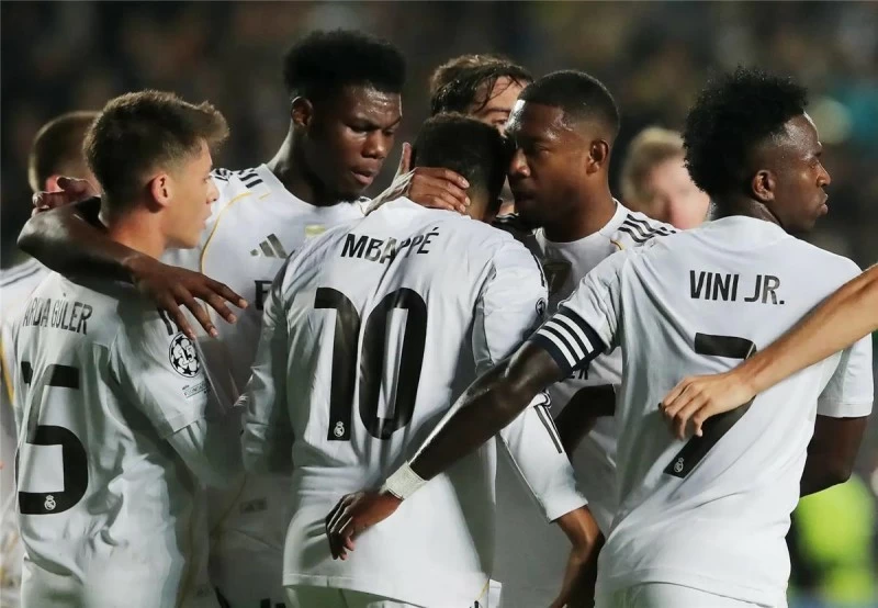 «يويفا» يعاقب ريال مدريد بسبب التحية النازية
