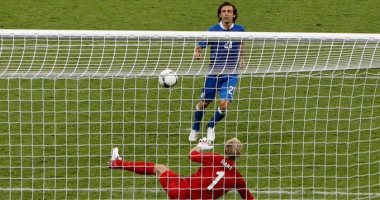 مدفع الإفطار.. بانينكا تاريخية من بيرلو فى شباك منتخب إنجلترا