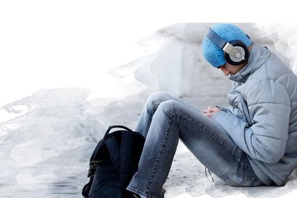العزلة الاجتماعية في المدن.. حياة مزدحمة وعلاقات تتراجع