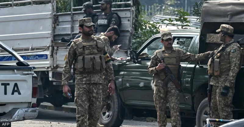 تصعيد حدودي مع أفغانستان.. ضربات باكستانية تقتل 70 مسلحاً