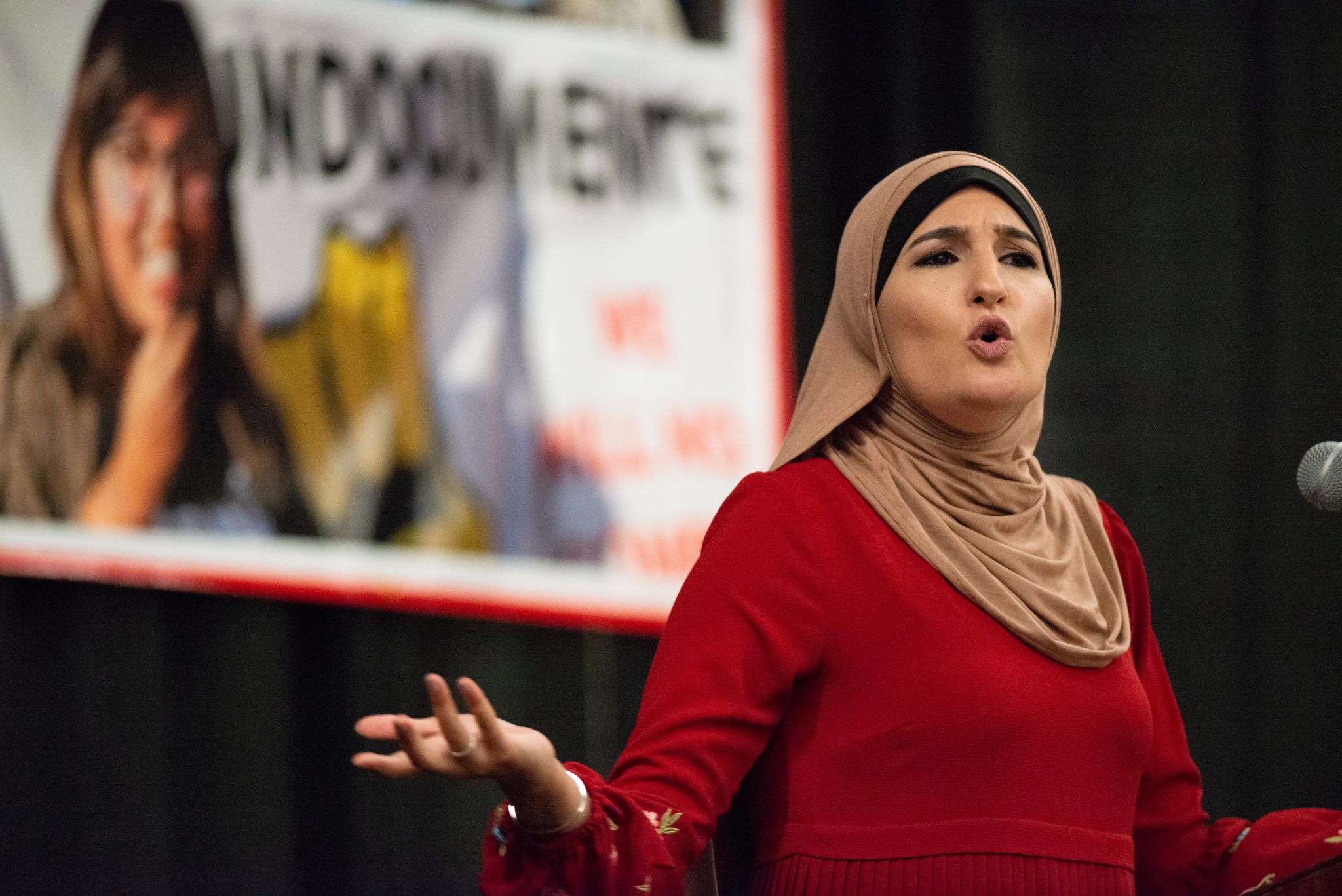 "إسرائيل" تمنع الناشطة الأمريكية الفلسطينية ليندا صرصور من دخول فلسطين المحتلة
