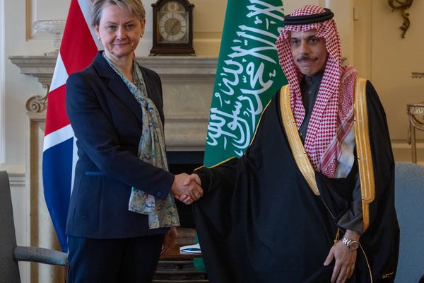 وزيرا خارجية السعودية وبريطانيا: نشدد على رفض استخدام مضيق هرمز كأداة للضغط الاقتصادي