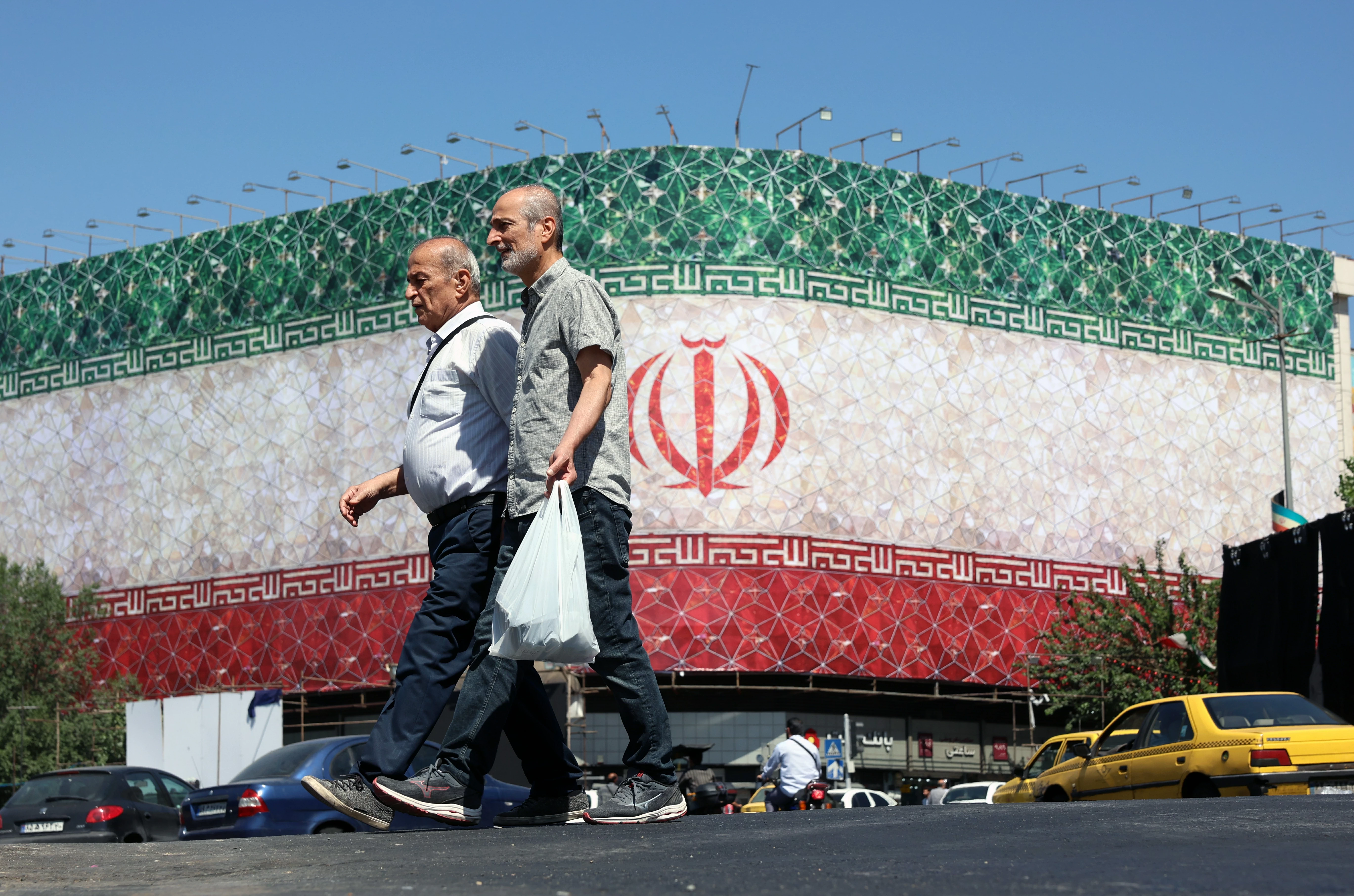 أكد فتح هرمز.. مسؤول إيراني: طهران لن تنتج أو تمتلك أسلحة نووية