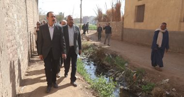 محافظ سوهاج يتفقد المصرف المجاور للطريق المؤدي لمدرسة فزارة