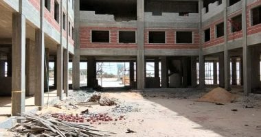 محافظ الوادى الجديد: استكمال إنشاء أكبر مستشفى بالفرافرة