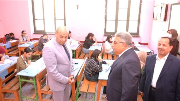 طلاب الشهادة الإعدادية بالدقهلية يؤدون اليوم امتحان "الإنجليزي" داخل 599 لجنة