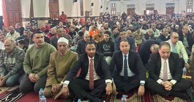 توافد المئات على المسجد العباسى لأداء صلاة عيد الفطر ببورسعيد