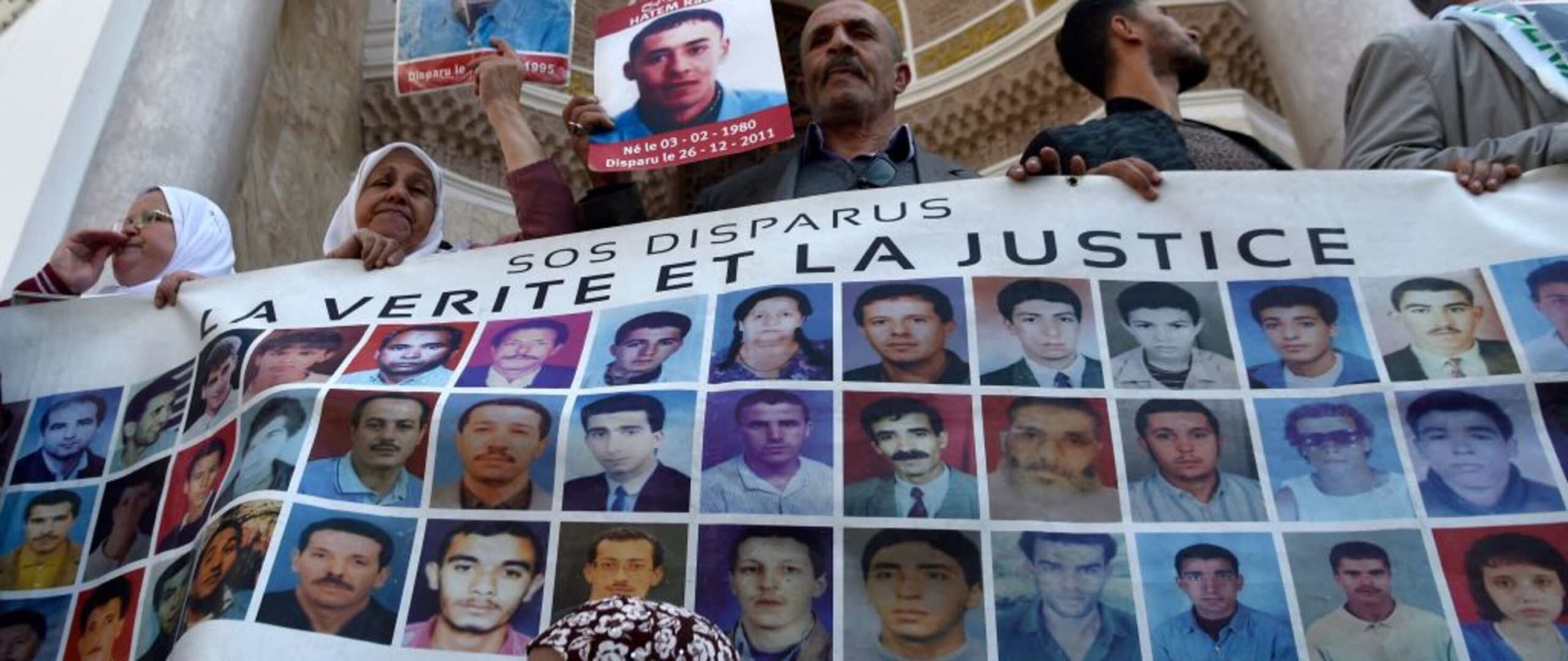 إغلاق مكتب “SOS مفقودين” في الجزائر: حين يُصبح القانون سجنا للذاكرة