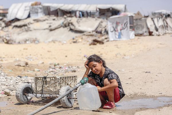 استشهاد فلسطيني وإصابة أربعة أطفال في قصف للاحتلال على قطاع غزة