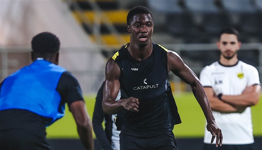 الاتحاد السعودي يعلن إصابة دومبيا بقطع في الرباط الصليبي